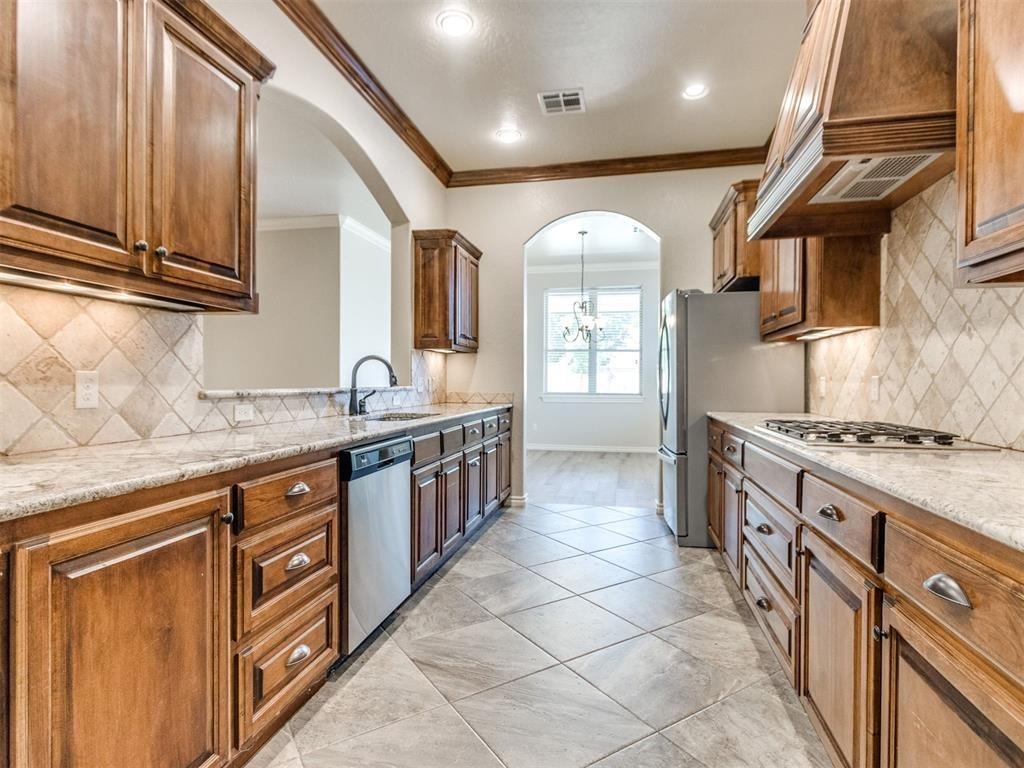 Dornick Cir, Oklahoma City, OK 73162