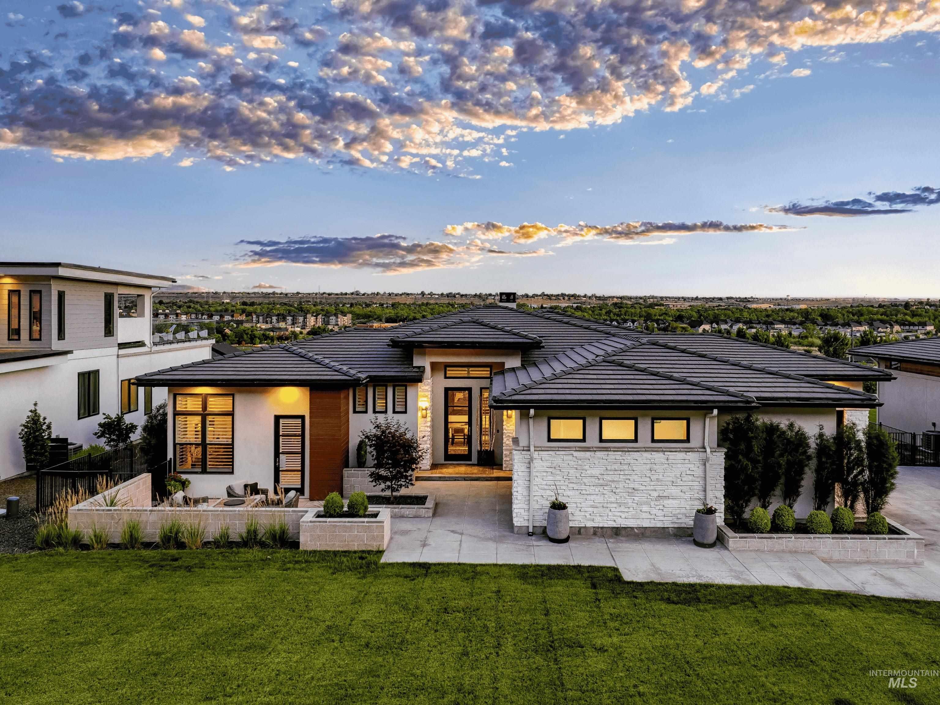 Via Estancia Ln, Boise, ID 83716