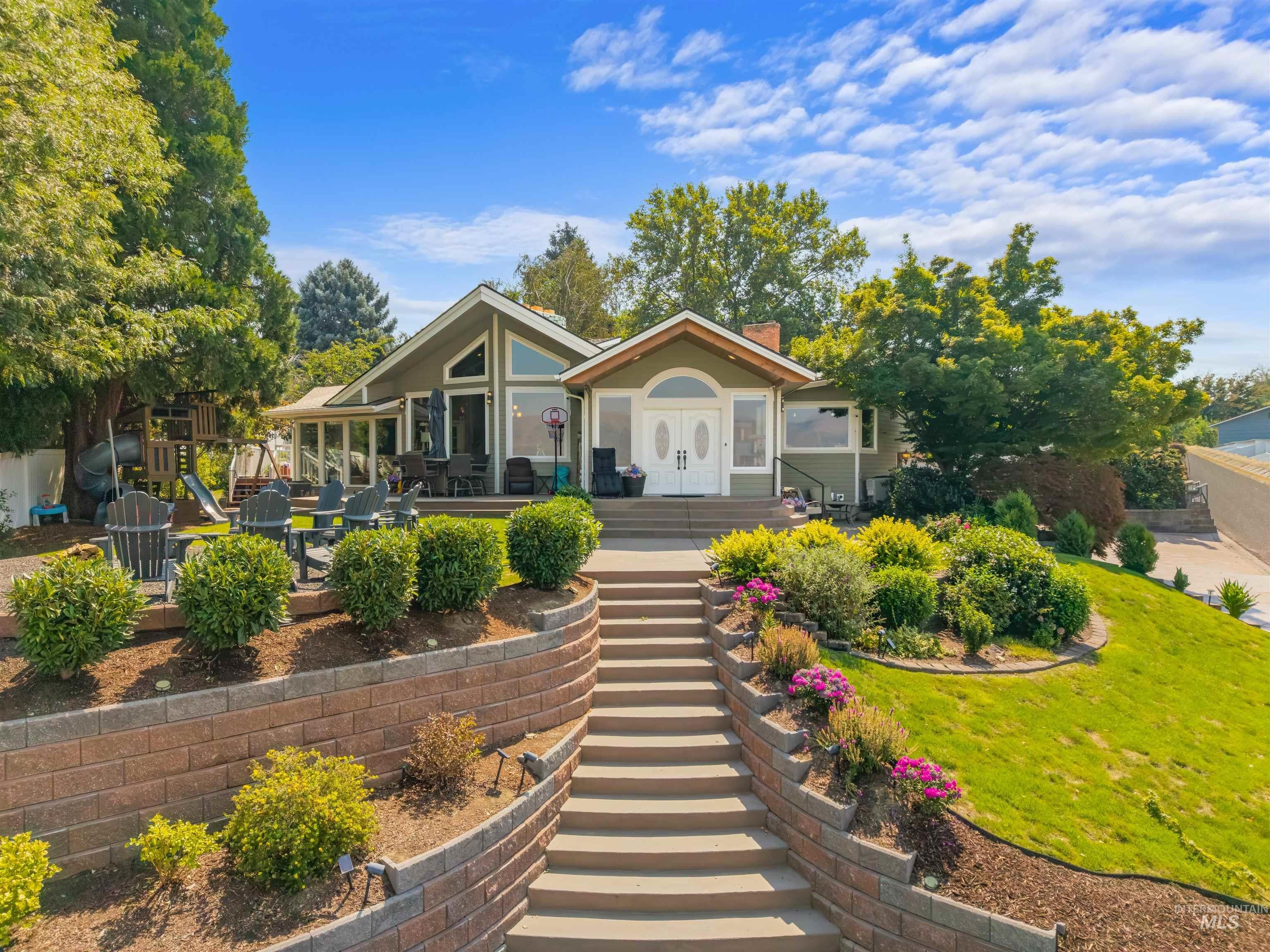 Riverview Ter, Lewiston, ID 83501