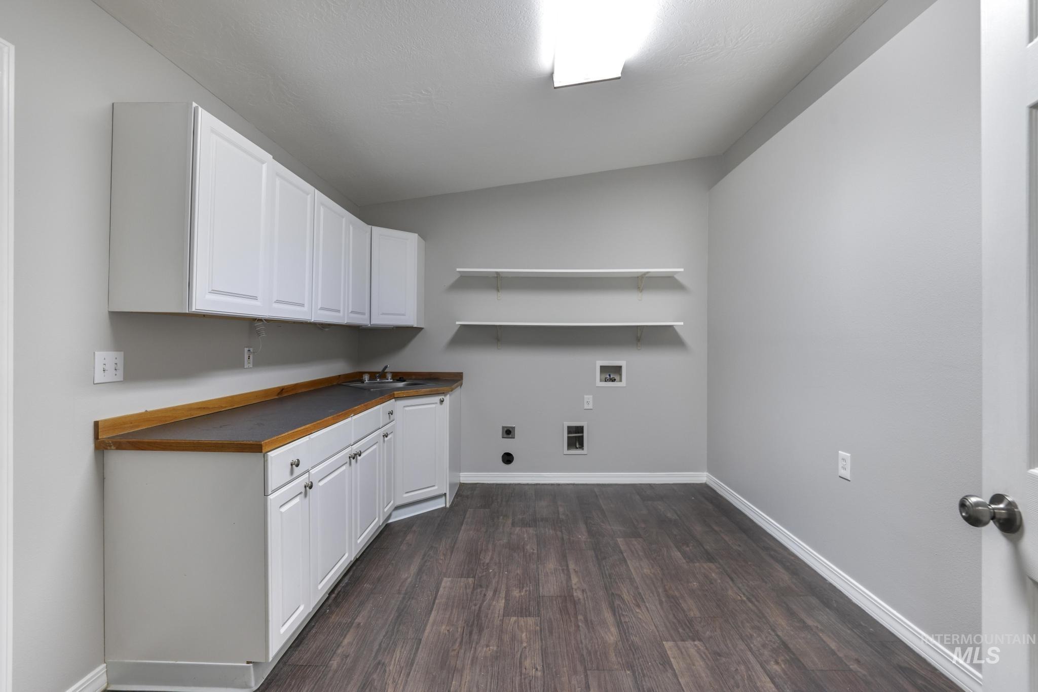 9th , Mountain Home, ID 83647