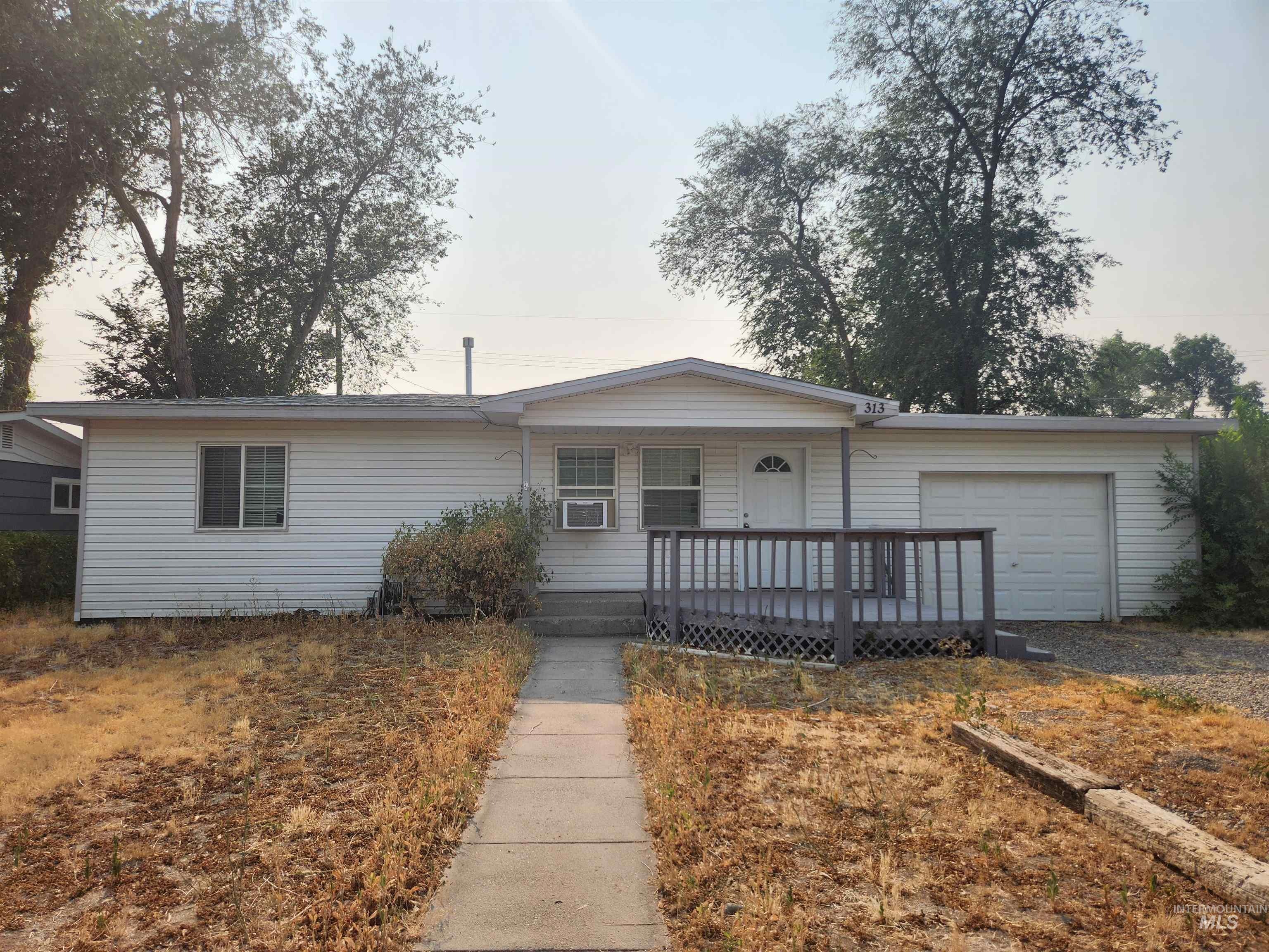 Baker Dr, Mountain Home, ID 83647