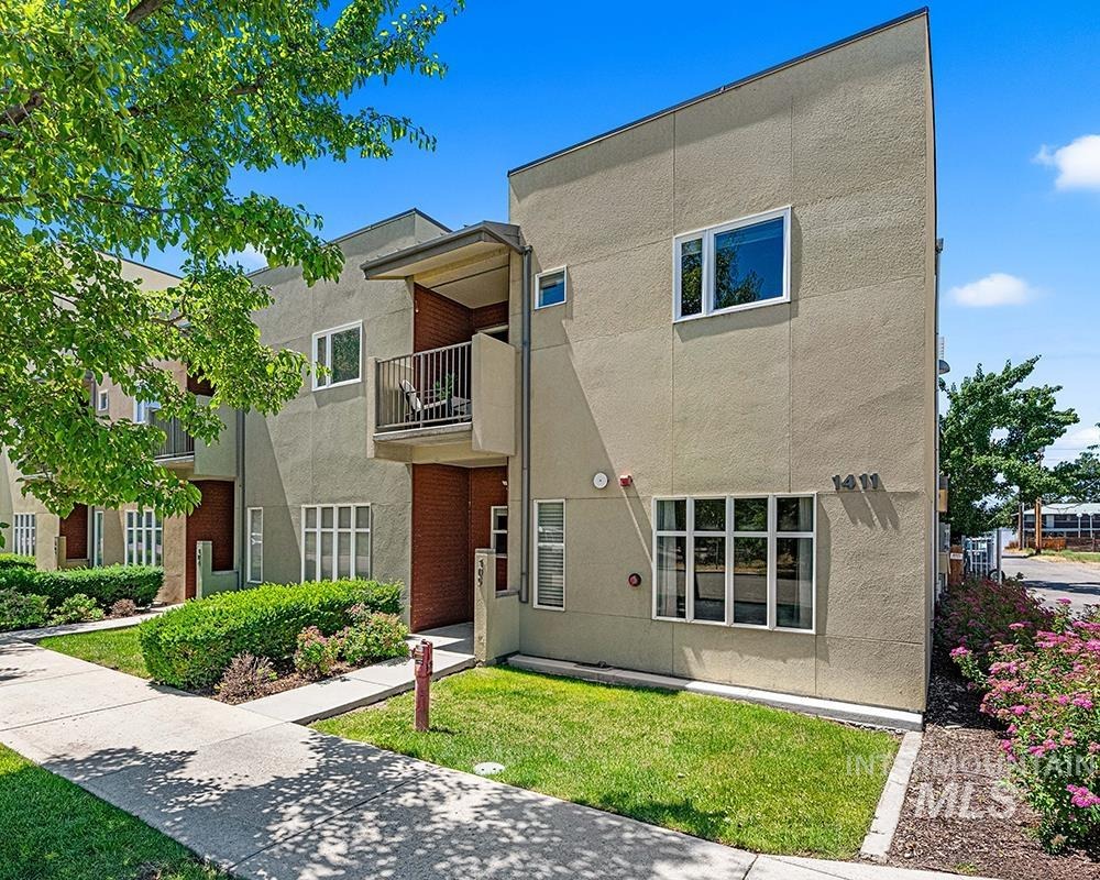 Grand Ave, Boise, ID 83702