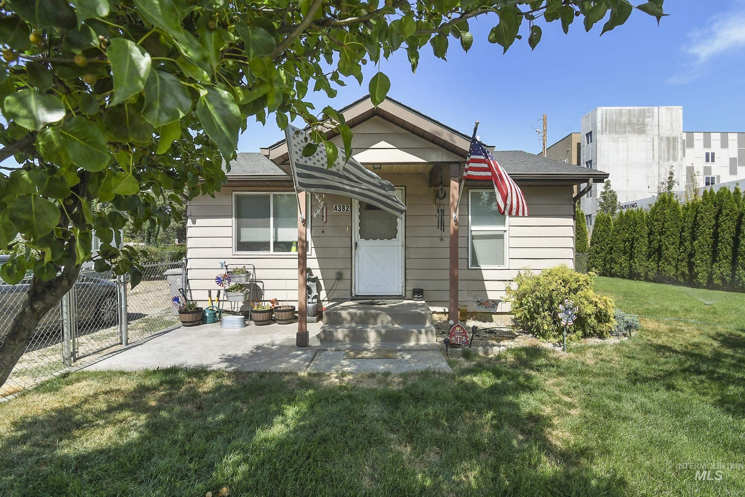 Adams St, Garden City, ID 83714