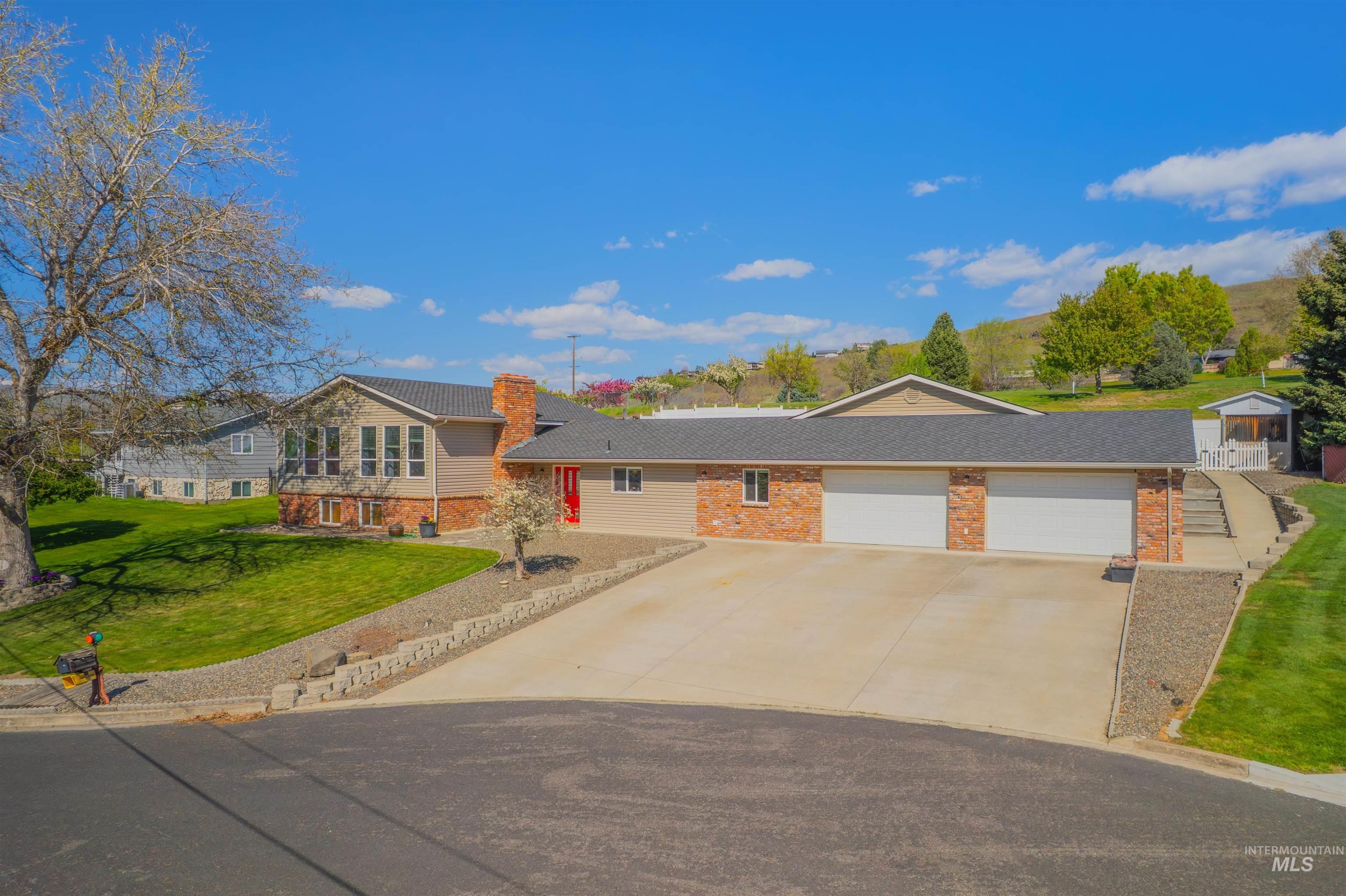 Bluebird Cir, Lewiston, ID 83501