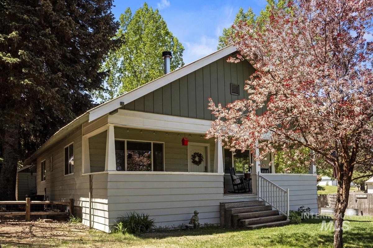 School St, Cascade, ID 83611