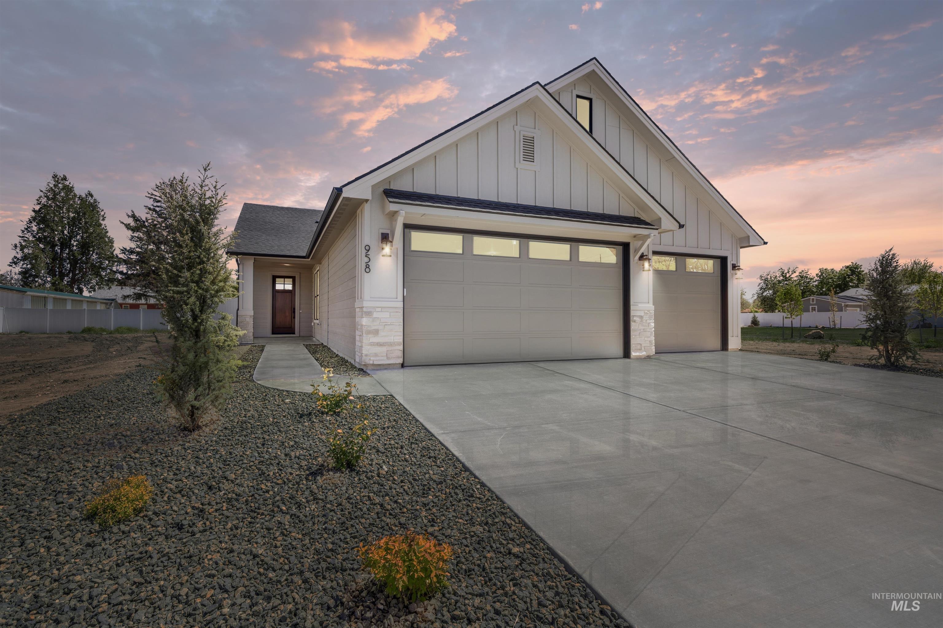 Almond St, Nampa, ID 83686