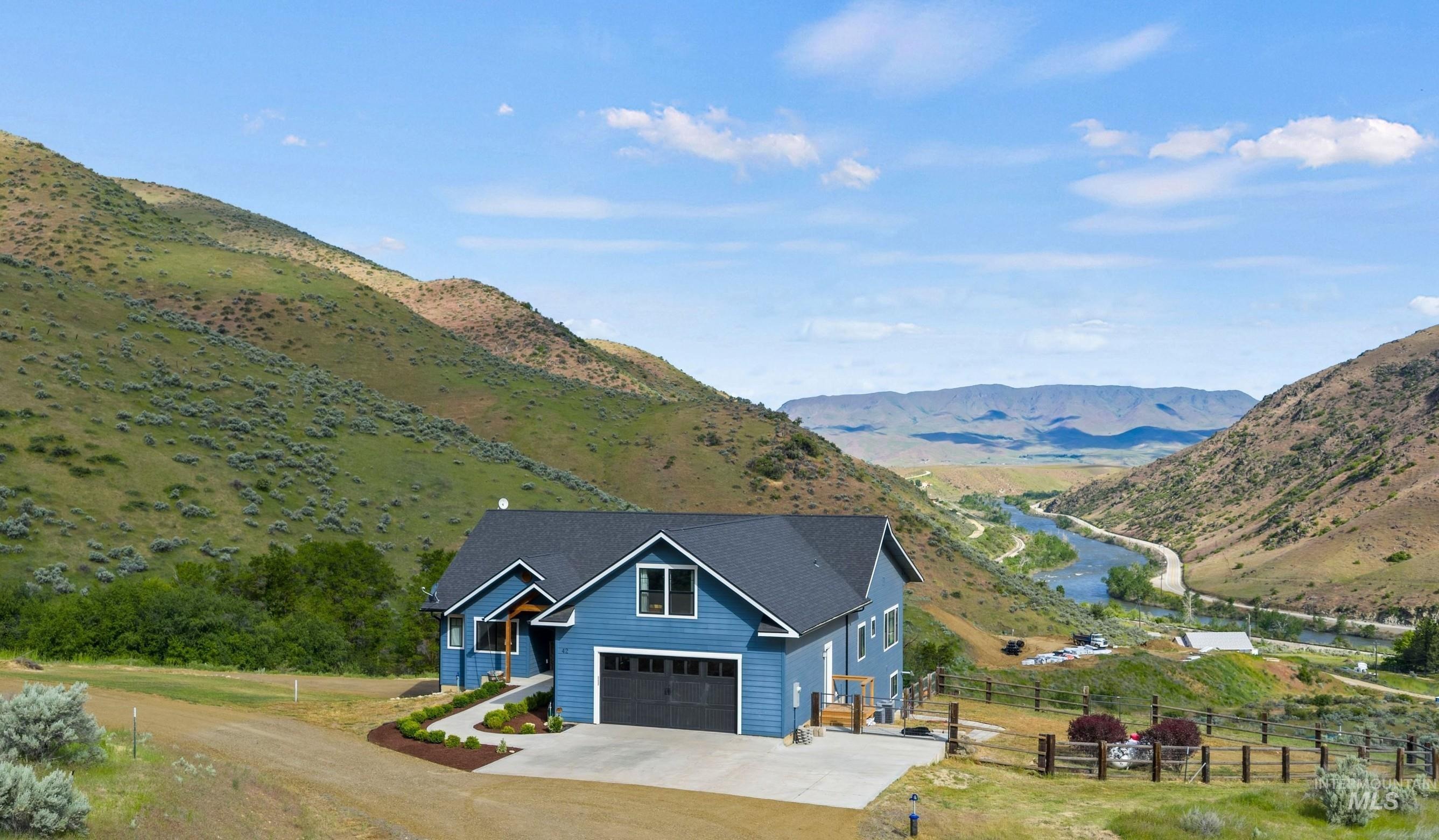 Shoemaker Ln, Horseshoe Bend, ID 83629