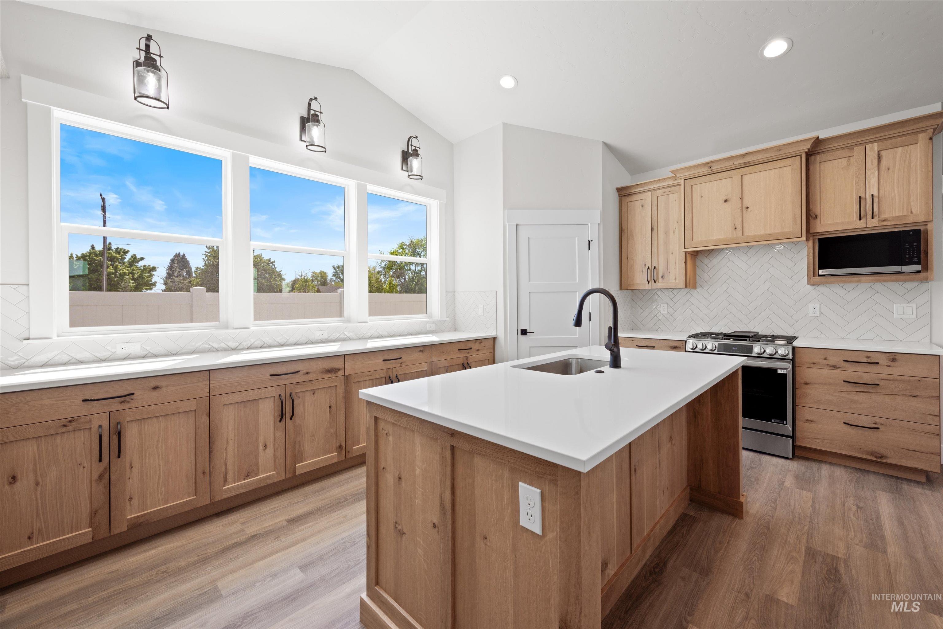 Almond St, Nampa, ID 83686 #1