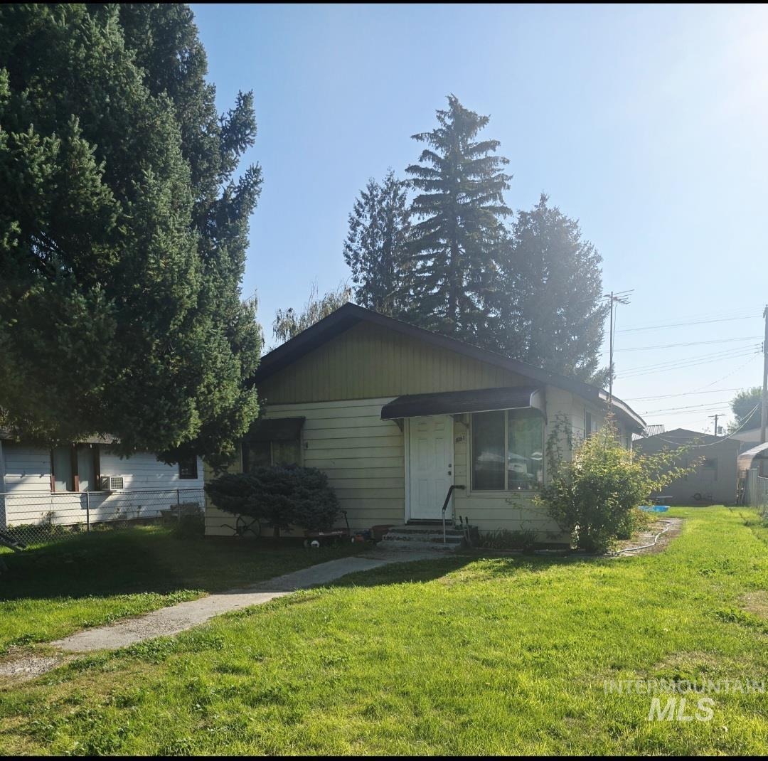 Almo Ave, Burley, ID 83318