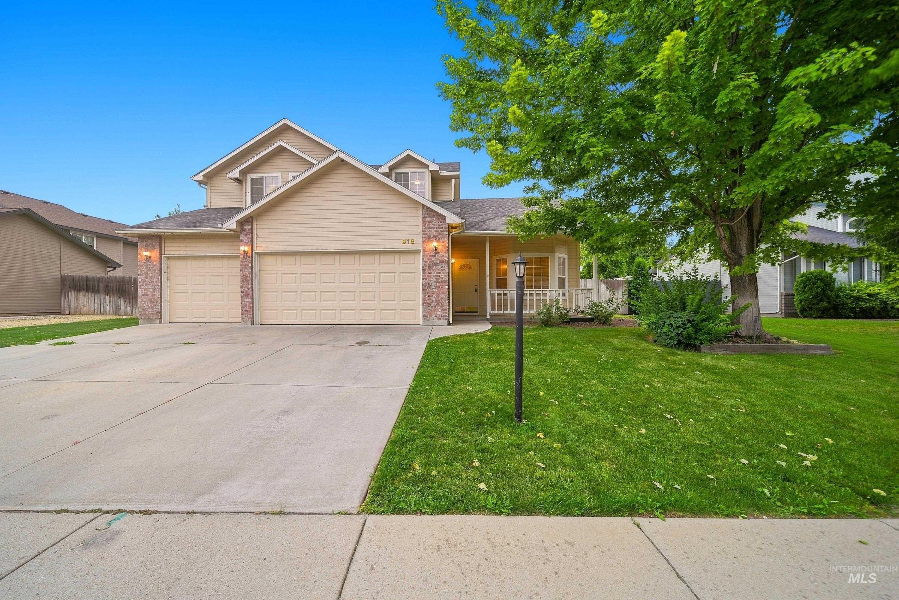 Hawk St, Meridian, ID 83646