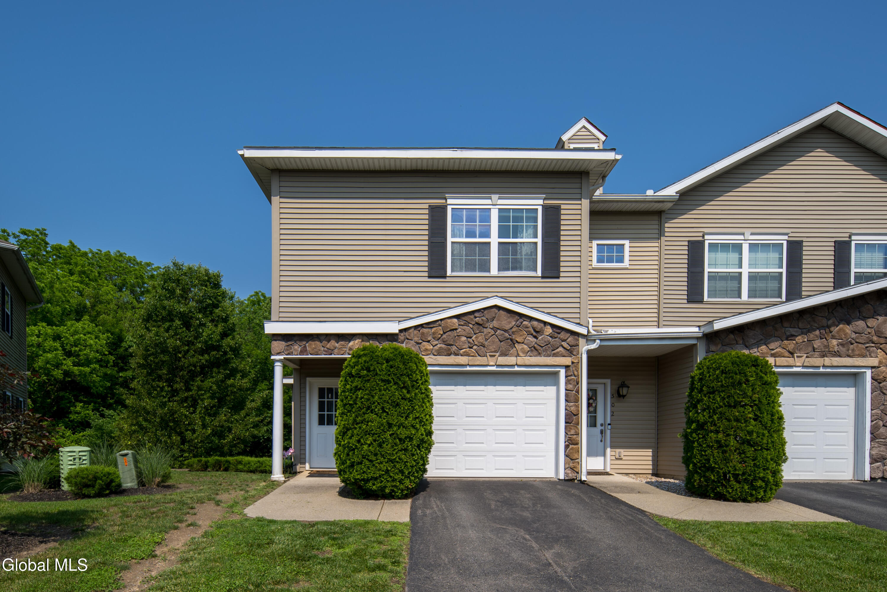 Avalon Pl, Cohoes, NY 12047