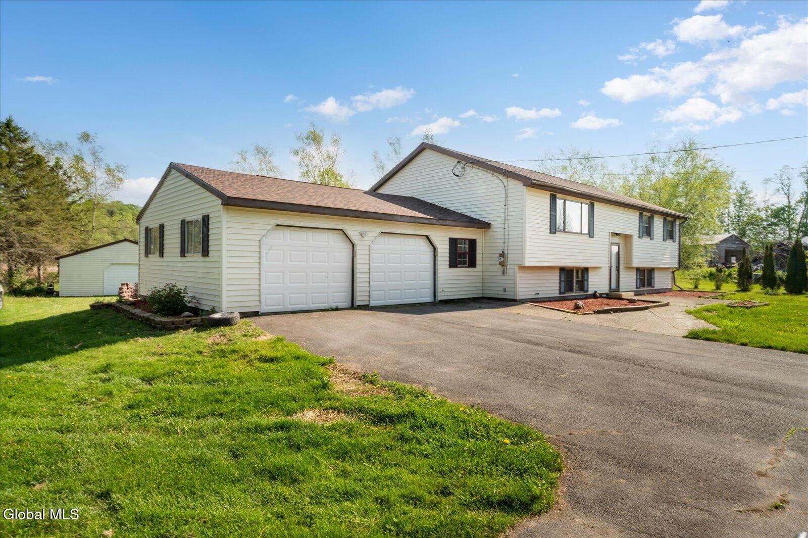 Brookfield Rd, Lee Center, NY 13363
