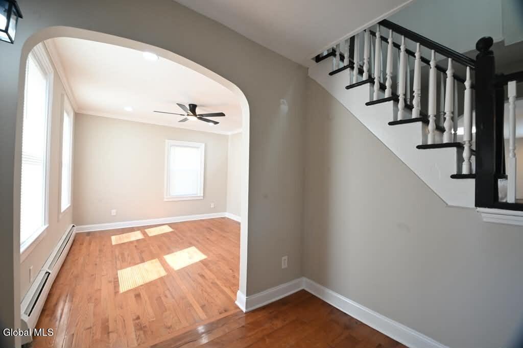 Ball Pl, Watervliet, NY 12189