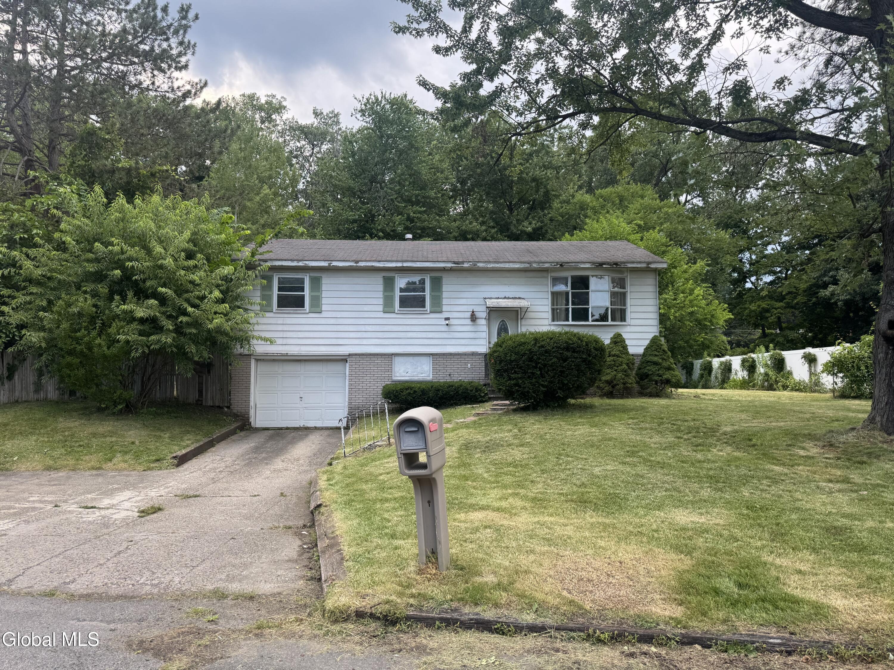 Aspen Rd, Latham, NY 12110