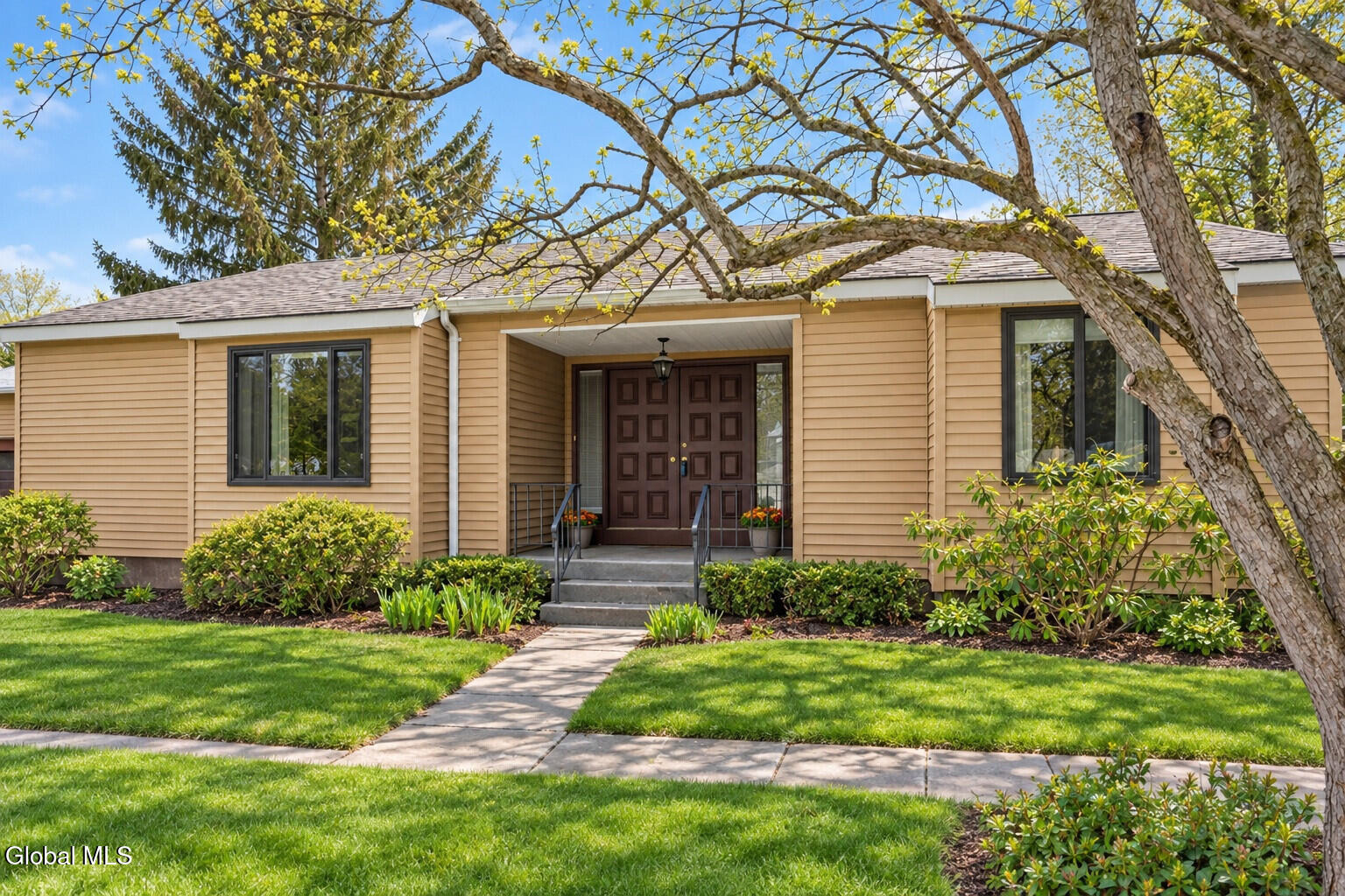Loudonwood , Albany, NY 12211