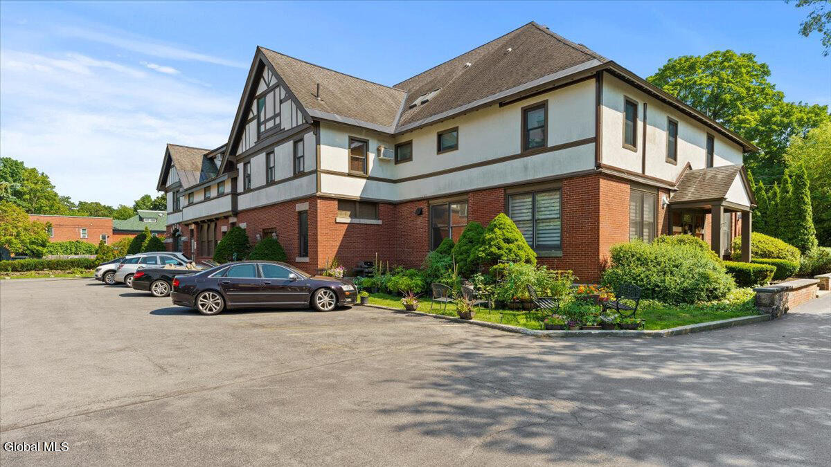 Clark St, Saratoga Springs, NY 12866