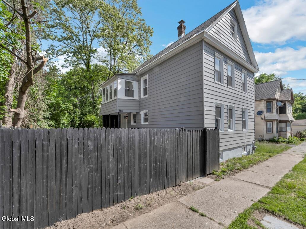 Yorkston St, Schenectady, NY 12303