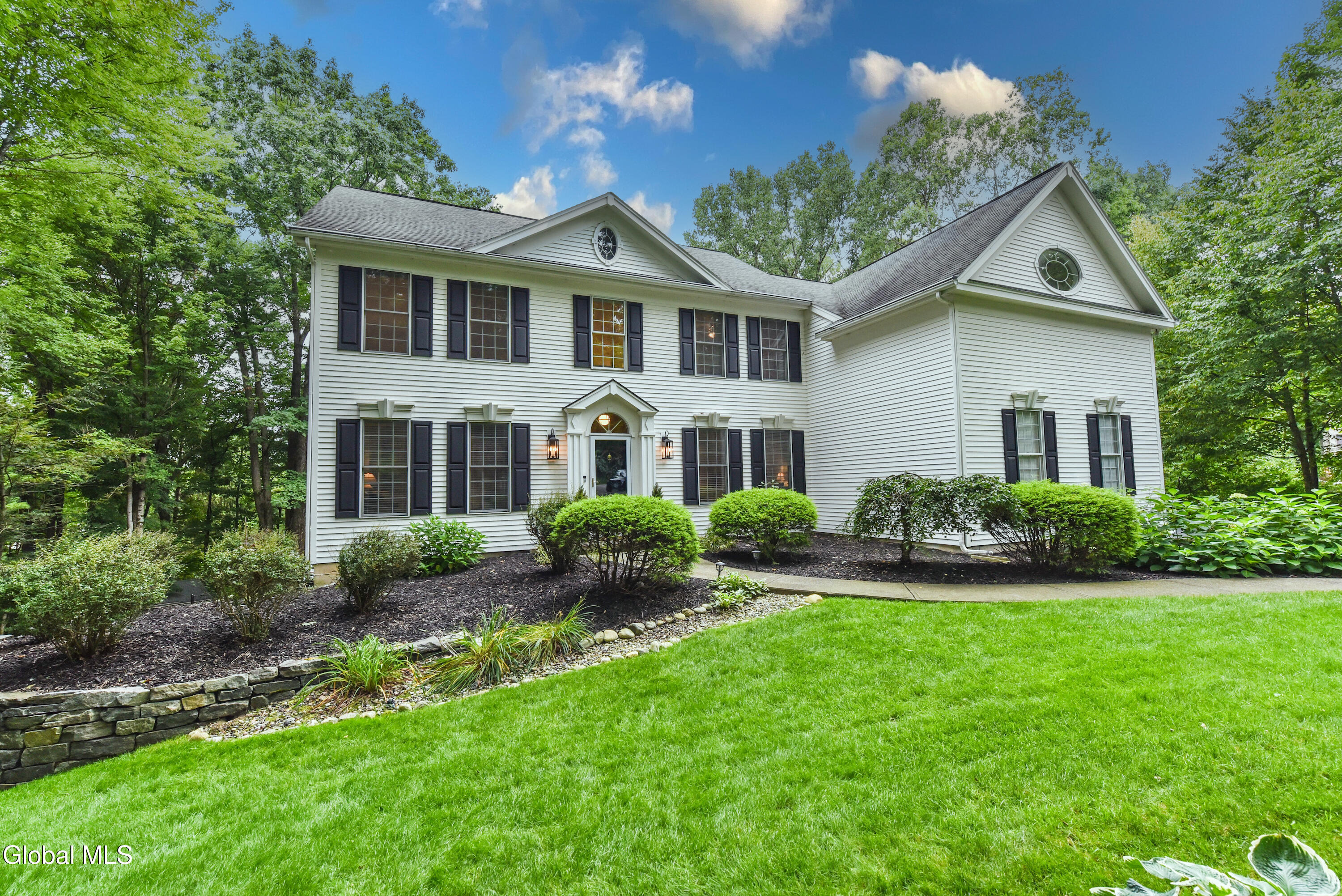Wildwood Ct, Clifton Park, NY 12065