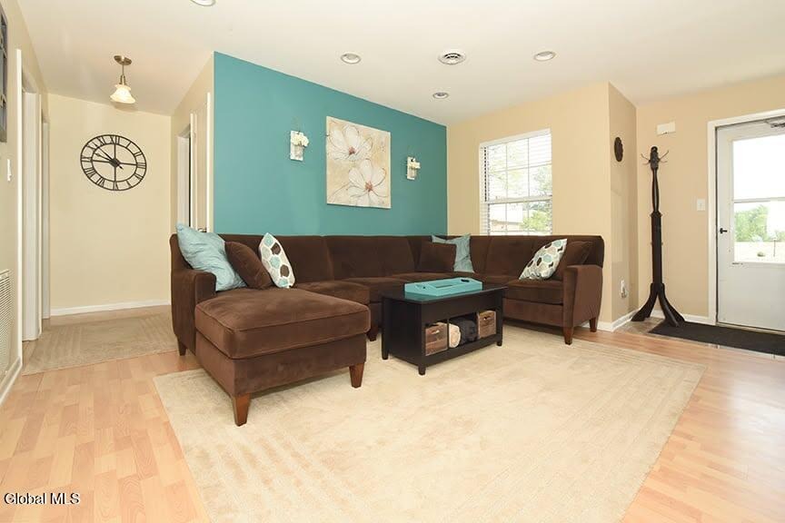 Pine Ln, Albany, NY 12203