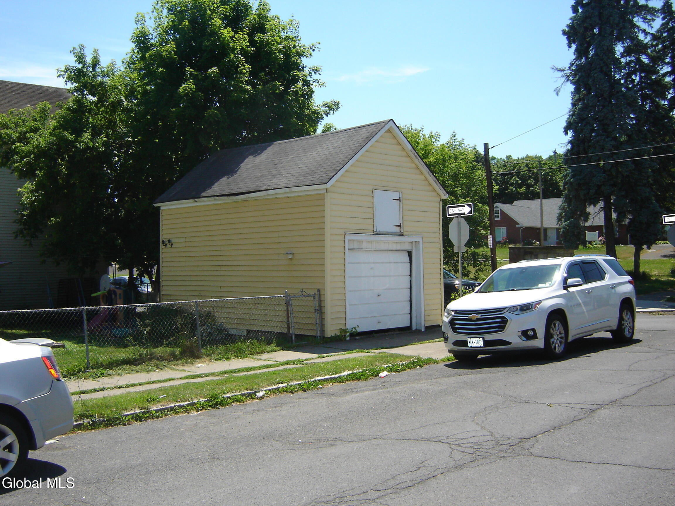 Newark St, Cohoes, NY 12047