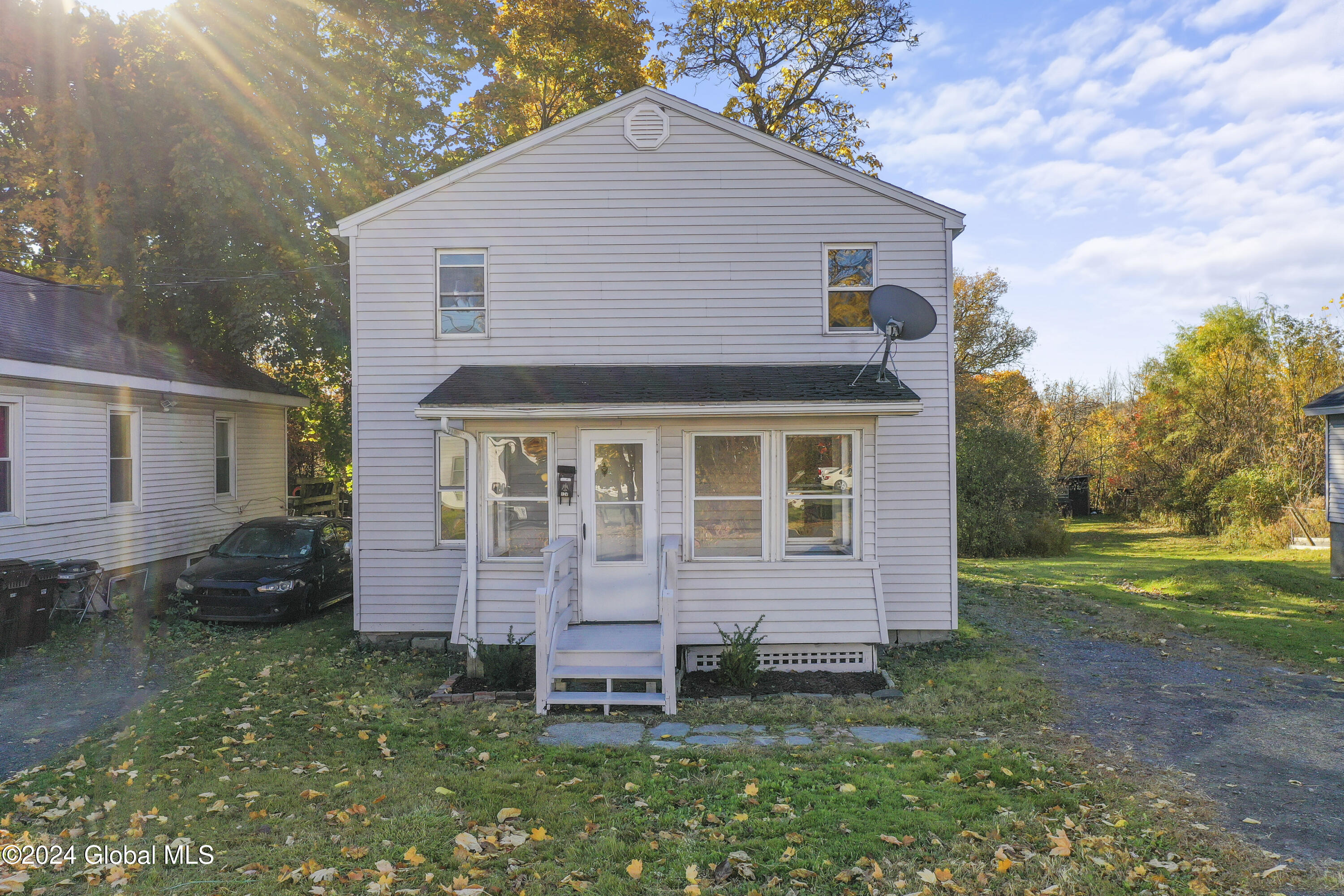 Cottage St, Ravena, NY 12143