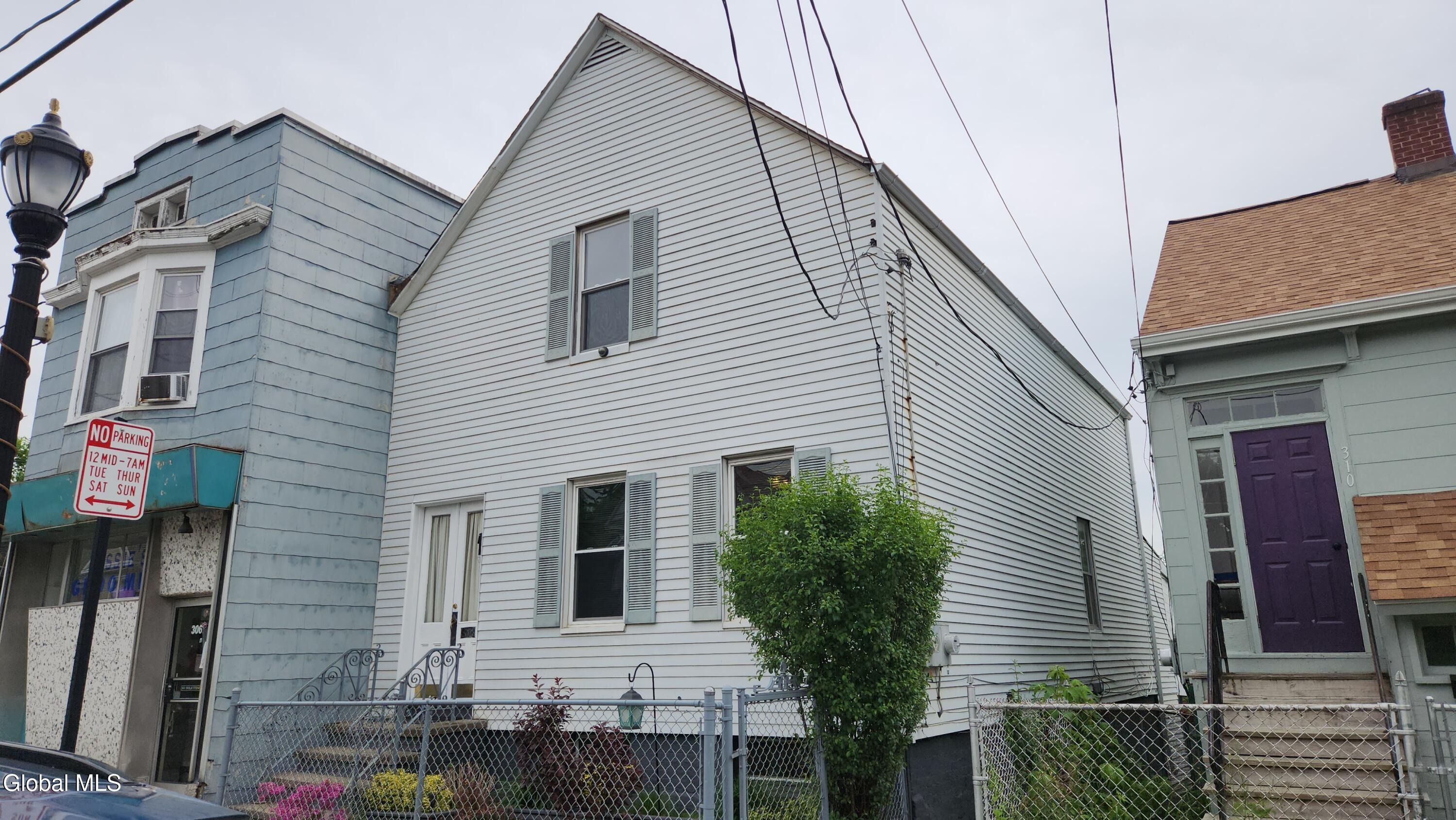 Delaware Ave, Albany, NY 12209