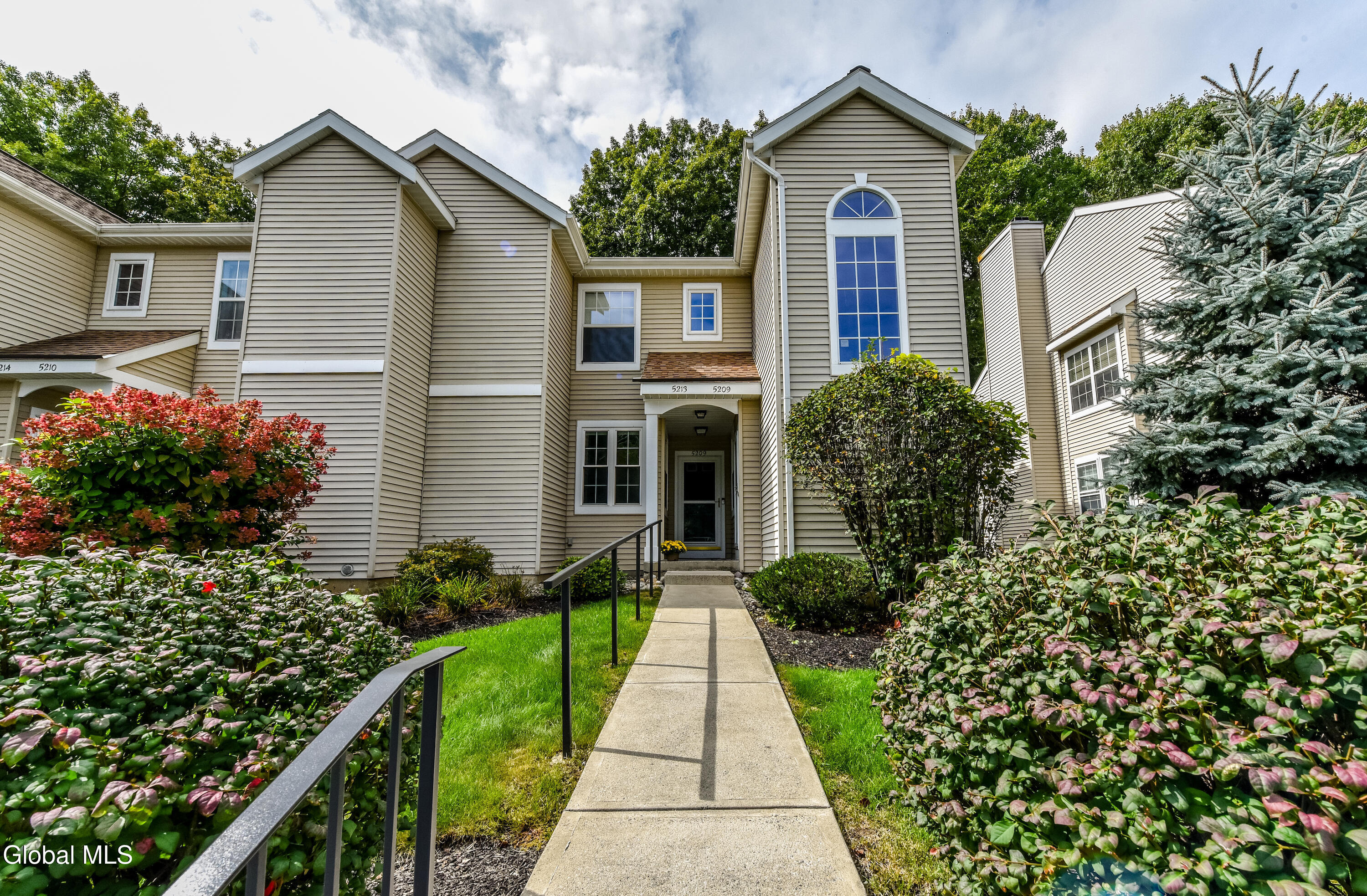 Forest Point Dr, Clifton Park, NY 12065