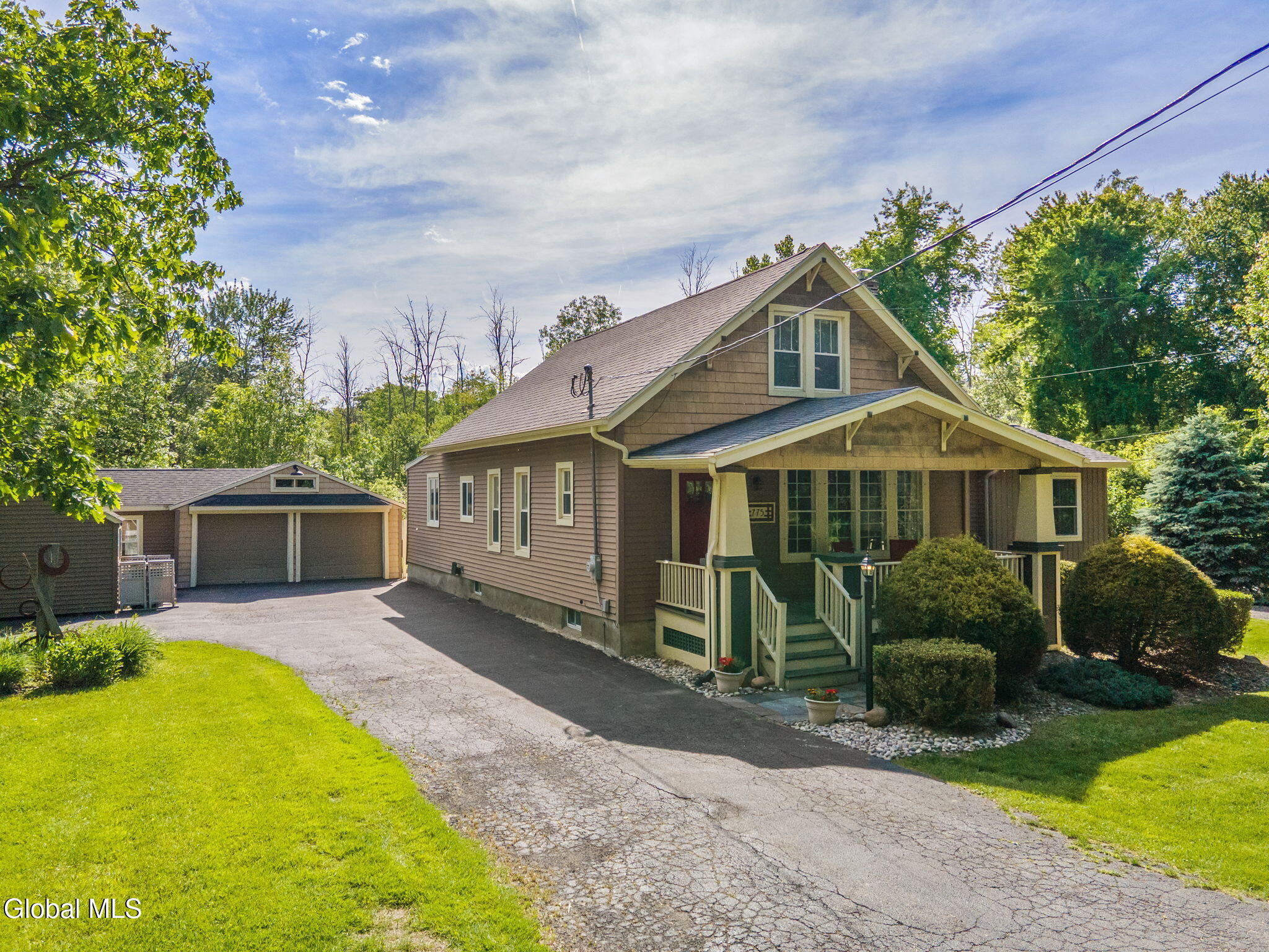 Street Davids Ln, Schenectady, NY 12309