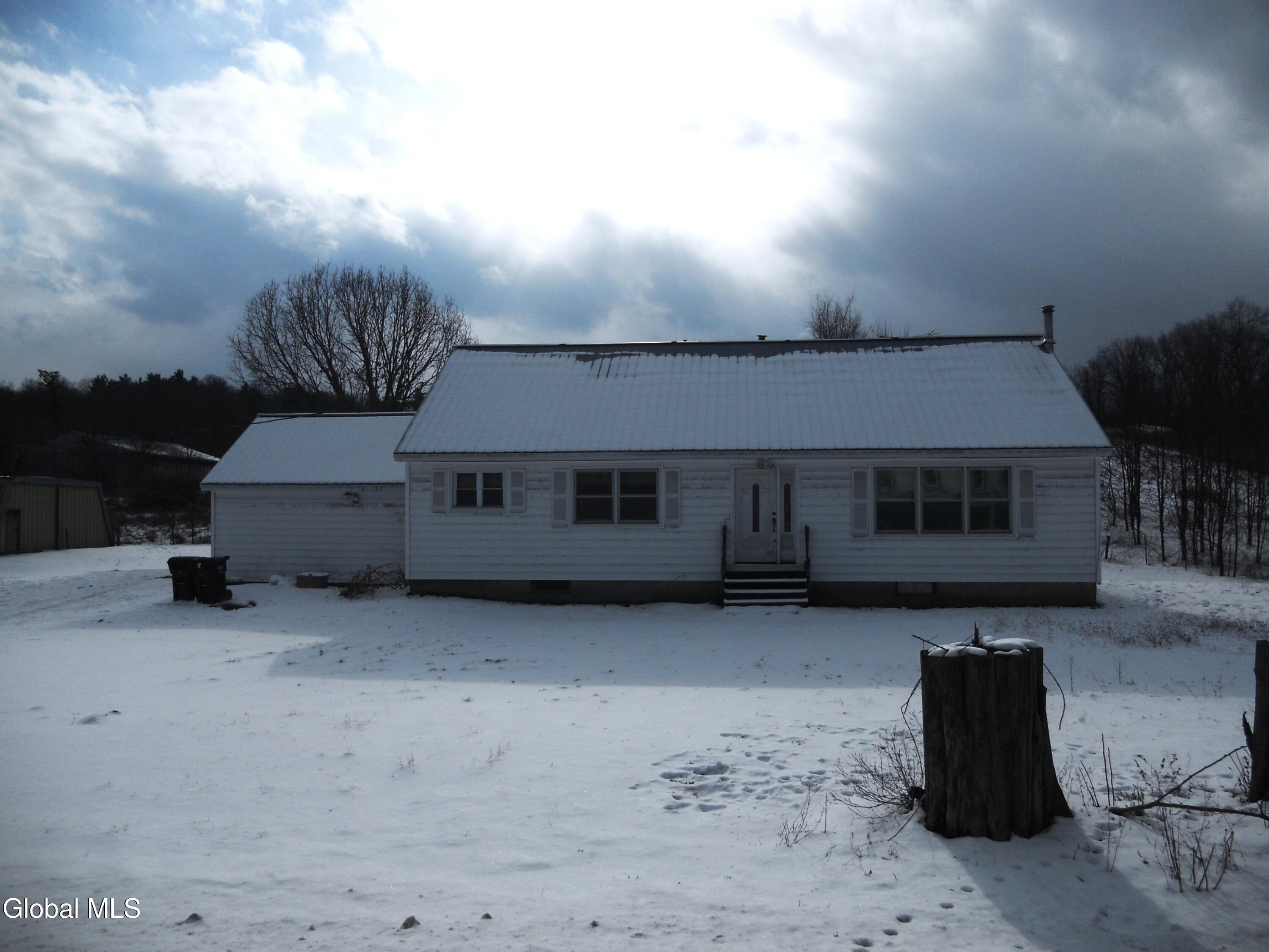 Tomhannock Rd, Valley Falls, NY 12185