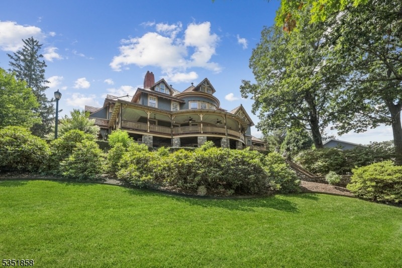 Edgemere Ave, Mount Arlington, NJ 07856