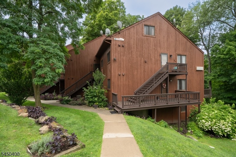 Augusta Dr, Vernon, NJ 07462