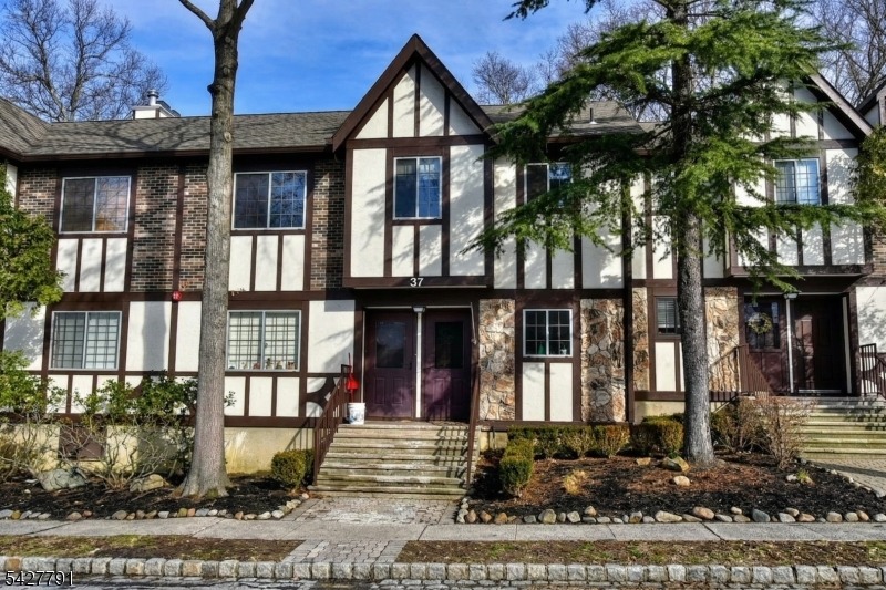 Mark Twain Way, Mahwah, NJ 07430
