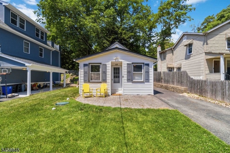 Schwarz Blvd, Lake Hopatcong, NJ 07849