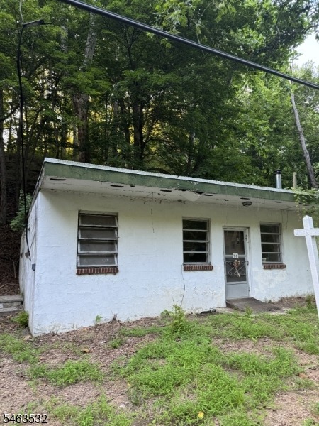 Hollow Rd, Glen Gardner, NJ 08826