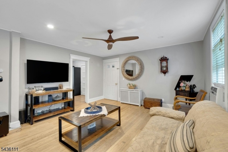 Sherman Ave, Roselle Park, NJ 07204