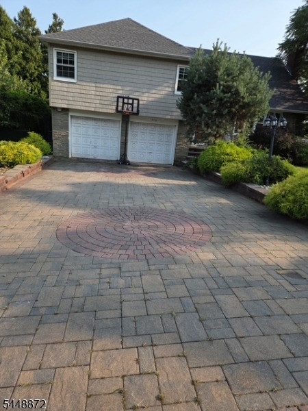 Roessner Dr, Union, NJ 07083