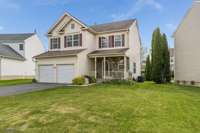 Brian Cir, Stewartsville, NJ 08886