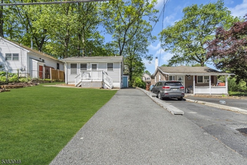 Brooklyn Mountain Rd, Hopatcong, NJ 07843