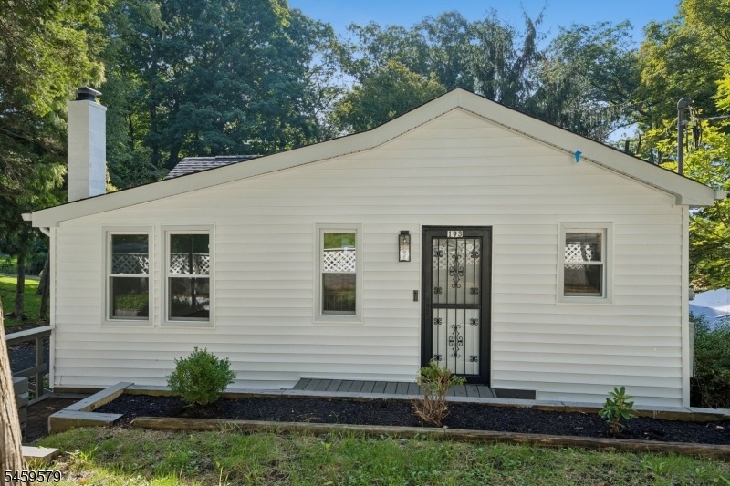 Monroe Trl, Hopatcong, NJ 07843