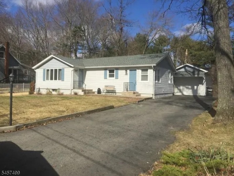 Cottonwood Ct, Stockholm, NJ 07460