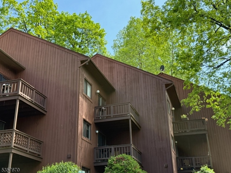 Deer Valley Ln, Vernon, NJ 07462