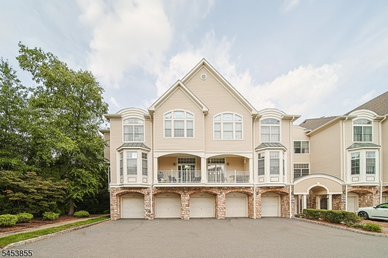 Turlington Ct, Livingston, NJ 07039
