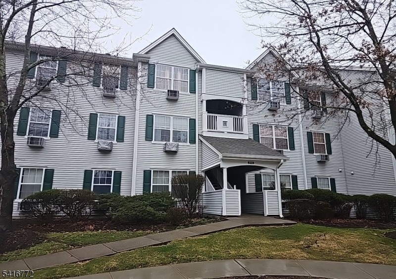 Chatfield Dr, Pompton Plains, NJ 07444