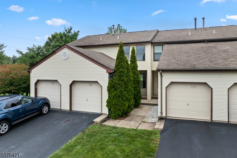 Spruce Ct, Flemington, NJ 08822