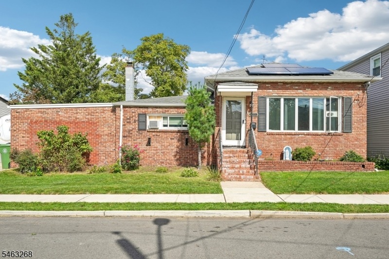 Mccandless Pl, Linden, NJ 07036