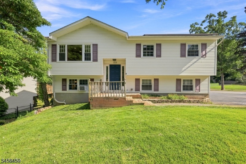 Leland Trl, Hopatcong, NJ 07843