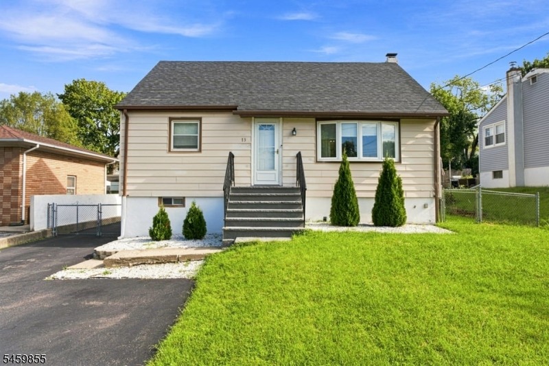Kovach St, Franklin, NJ 07416