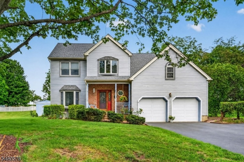 Stonehenge Dr, Phillipsburg, NJ 08865