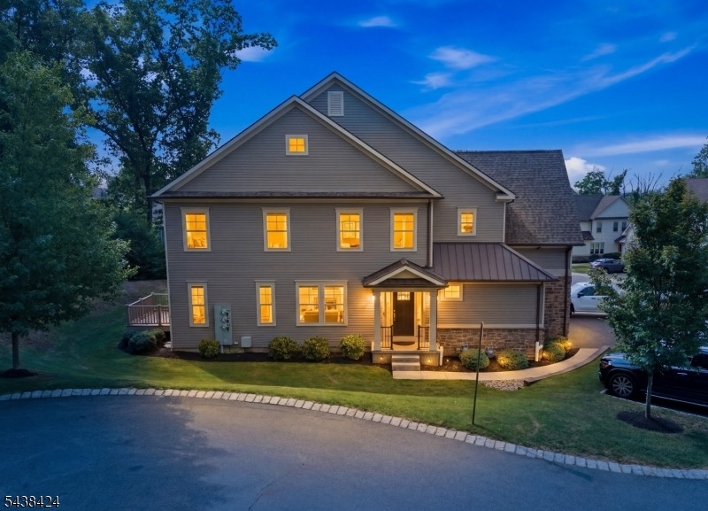 Albie Dr, Mountain Lakes, NJ 07046