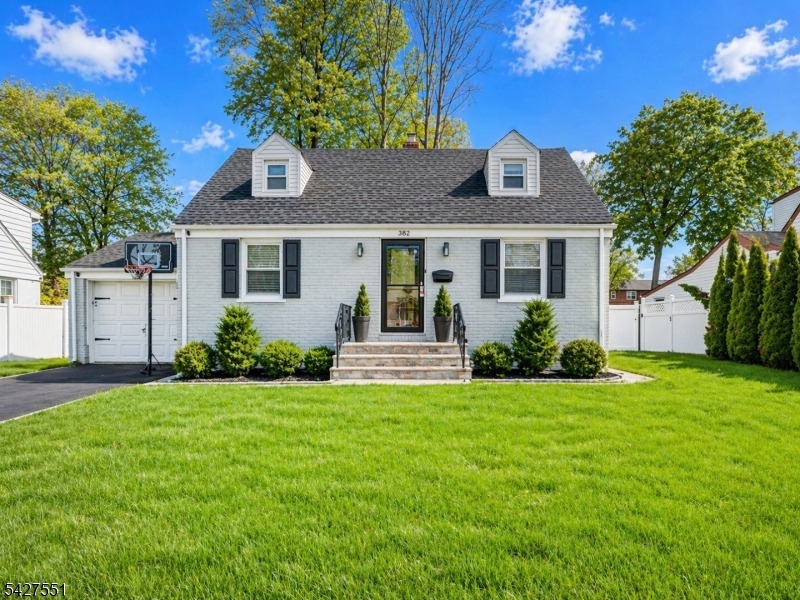 Douglas Rd, Roselle, NJ 07203